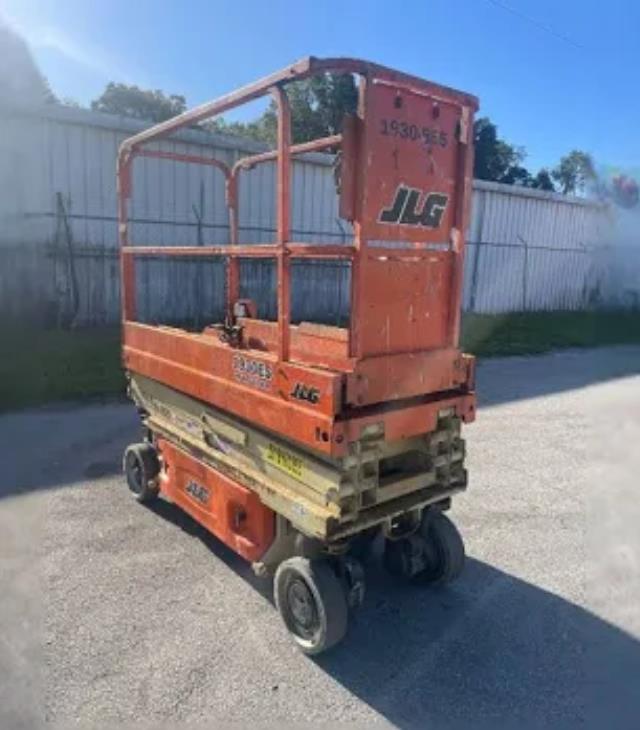 Where to rent JLG 1932 SCISSOR LIFT 19 FOOT in North Palm Beach FL